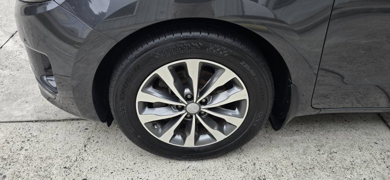 Used 2017 Kia Sedona SX FWD image 9