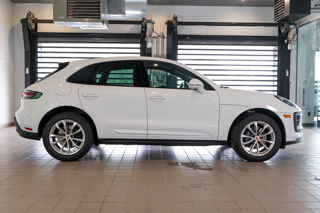 Certified 2026 Porsche Macan AWD/4WD image 10
