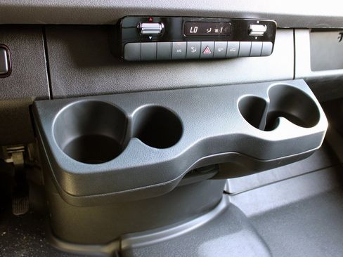 Used 2025 Mercedes-Benz Sprinter 2500 image 18