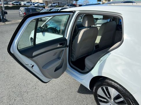 Used 2015 Volkswagen e-Golf SEL Premium image 54