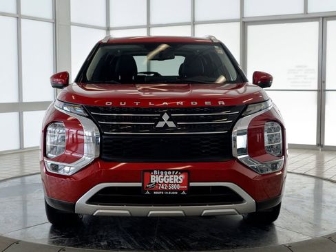Used 2023 Mitsubishi Outlander SE image 3