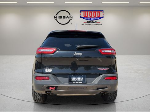 Used 2016 Jeep Cherokee Trailhawk w/ Comfort/Convenience Group AWD/4WD image 3