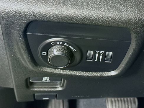 Used 2023 Jeep Grand Cherokee L Laredo image 21