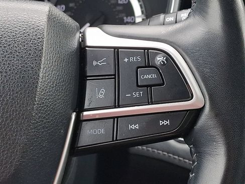 Used 2023 Toyota Highlander XSE AWD/4WD image 25