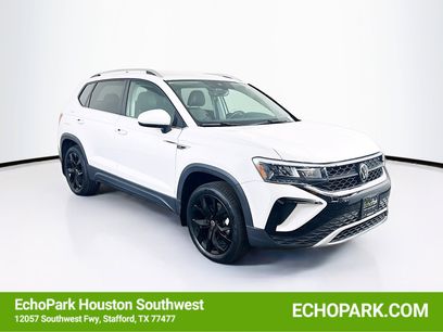 Used 2023 Volkswagen Taos SE w/ Black Wheel Package