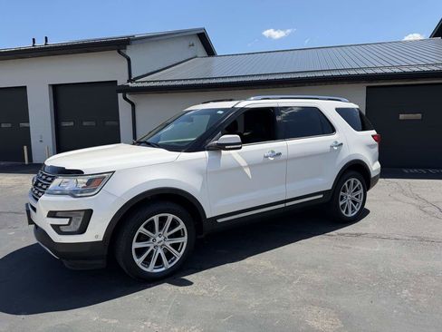 Used 2017 Ford Explorer Limited w/ Equipment Group 301A AWD/4WD image 2