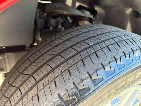 Used 2022 Nissan Frontier SV image 12