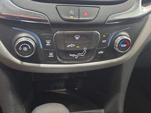 Used 2024 Chevrolet Equinox LS w/ LS Convenience Package FWD image 9