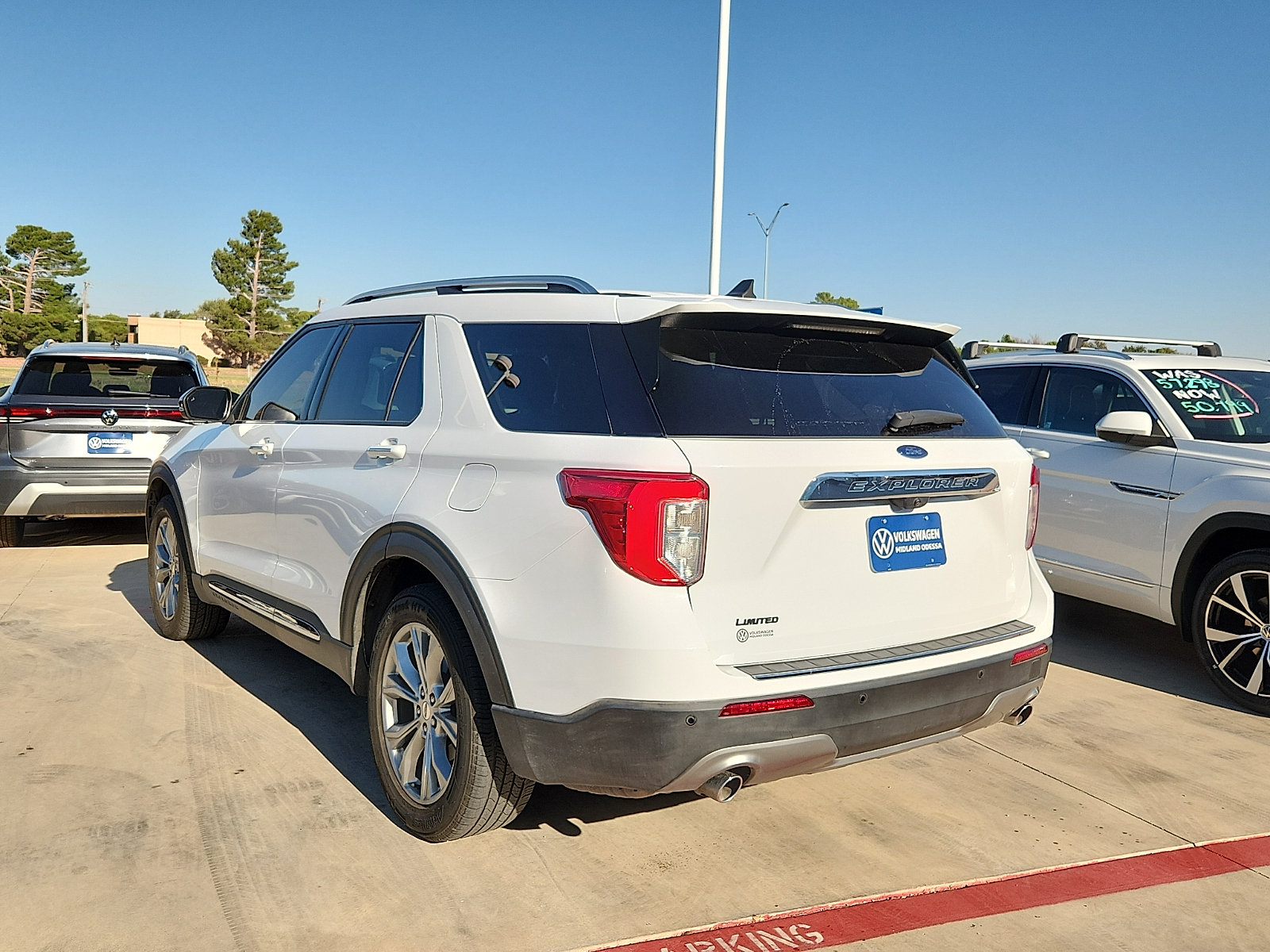 Used 2023 Ford Explorer Limited w/ Equipment Group 301A RWD image 4
