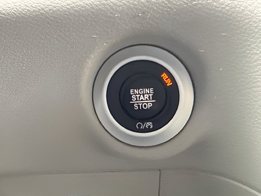 Used 2024 Chrysler Pacifica Touring-L FWD image 19