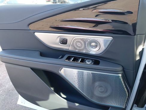 New 2026 Lincoln Nautilus Reserve image 9