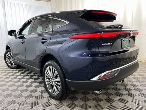 Used 2024 Toyota Venza Limited image 23