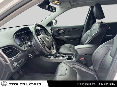 Used 2021 Jeep Cherokee Limited w/ Mopar Interior Package AWD/4WD image 19