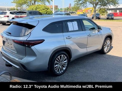 Used 2024 Toyota Highlander Platinum AWD/4WD image 3