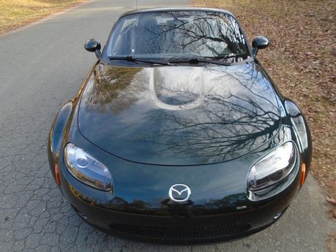 Used 2008 MAZDA MX-5 Miata Sport image 2