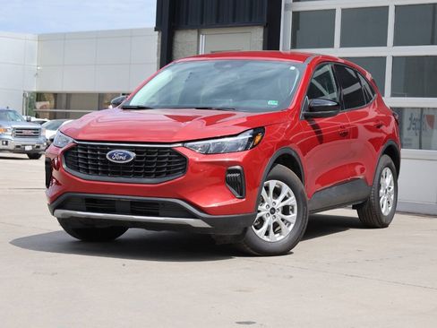 Used 2025 Ford Escape Active w/ Cold Weather Package AWD/4WD image 3