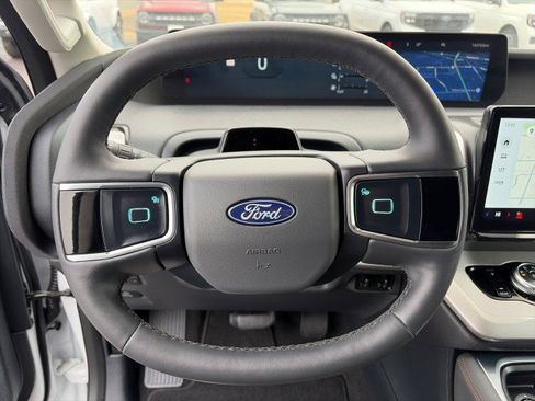 Used 2025 Ford Expedition Active image 15