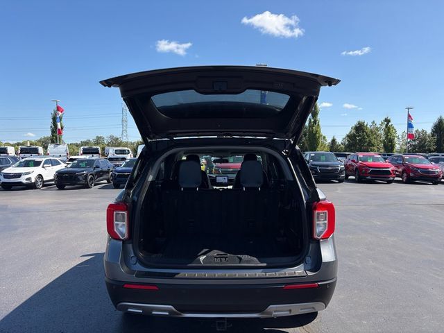 Used 2021 Ford Explorer XLT w/ Equipment Group 202A AWD/4WD image 17