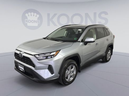 Used 2025 Toyota RAV4 XLE image 1