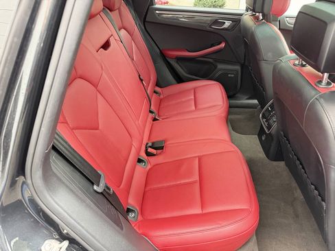 Used 2018 Porsche Macan AWD/4WD image 26