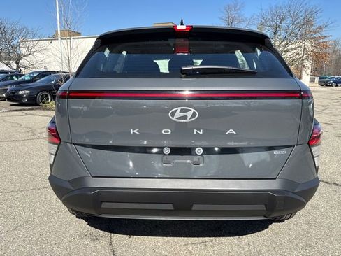 New 2026 Hyundai Kona SE image 9