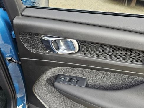 Certified 2025 Volvo XC40 B5 Ultra w/ Climate Package image 11