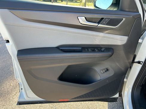 Certified 2025 Volkswagen Atlas Peak Edition SE image 17