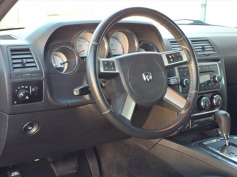 Used 2009 Dodge Challenger R/T image 5