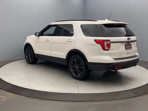 Used 2019 Ford Explorer XLT w/ Equipment Group 202A AWD/4WD image 3