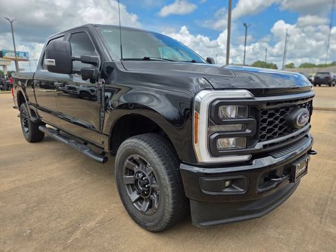 Used 2024 Ford F250 XL w/ STX Appearance Package AWD/4WD image 3