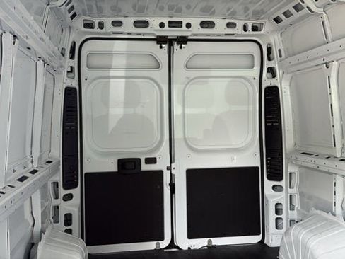 Used 2025 RAM ProMaster 2500 w/ Convenience Group FWD image 24