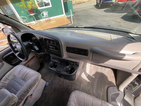 Used 1998 Chevrolet Express 1500 RWD image 18