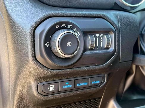 Used 2022 Jeep Wrangler Unlimited Sahara 4xe image 18