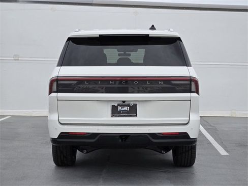 New 2025 Lincoln Navigator L Reserve image 6