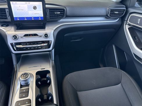 Used 2024 Ford Explorer XLT image 16