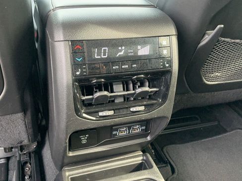 Used 2022 Jeep Grand Cherokee L Limited AWD/4WD image 10