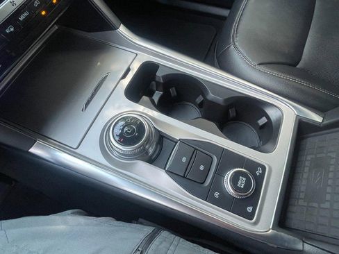 Used 2024 Ford Explorer Limited image 46