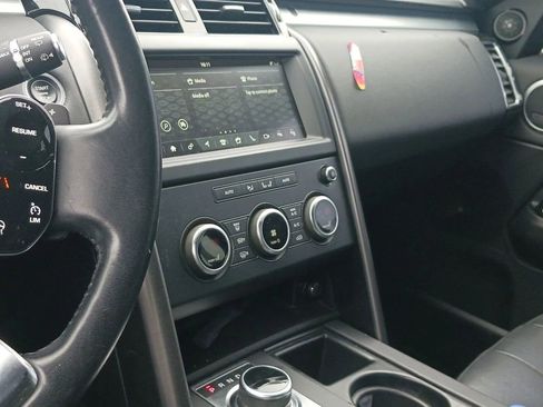 Used 2020 Land Rover Discovery Landmark AWD/4WD image 7