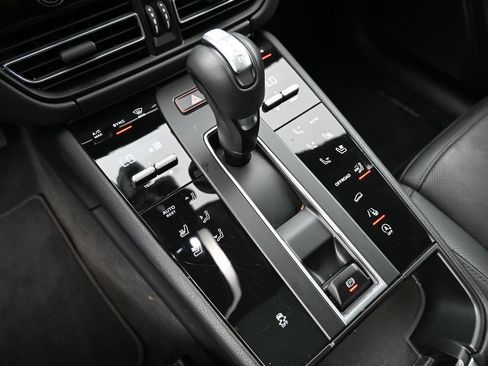 Certified 2026 Porsche Macan AWD/4WD image 21