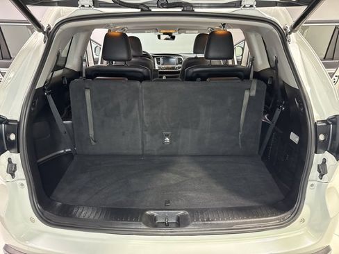 Used 2019 Toyota Highlander XLE image 31