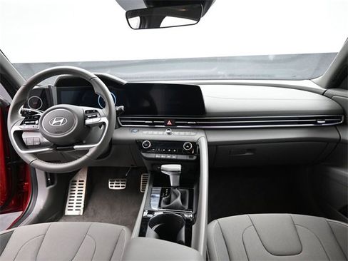 Used 2025 Hyundai Elantra SEL image 23