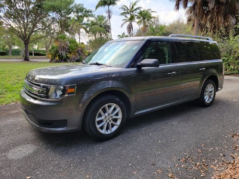 Used 2019 Ford Flex SE image 3