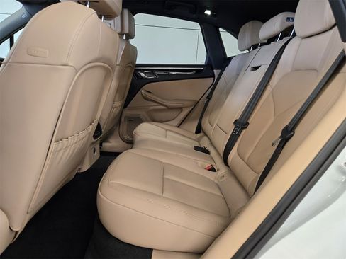 Used 2025 Porsche Macan image 12