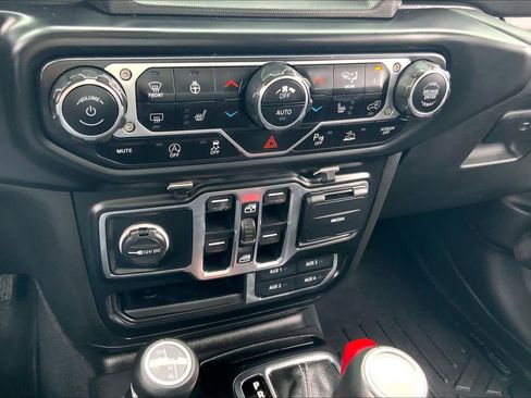 Used 2021 Jeep Wrangler Unlimited Sahara image 32
