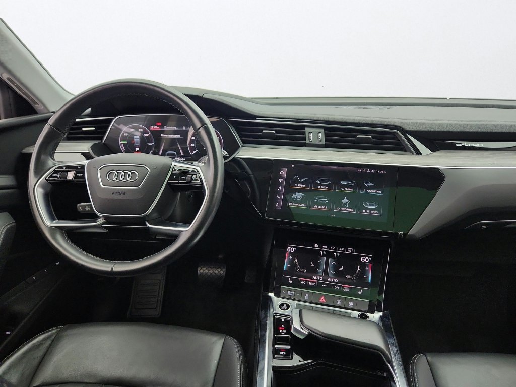 Used 2022 Audi e-tron Premium AWD/4WD image 27