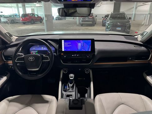 Used 2024 Toyota Grand Highlander Limited image 45
