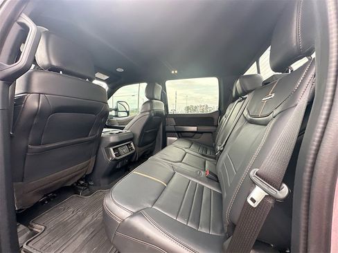 Used 2023 Ford F250 Platinum image 4