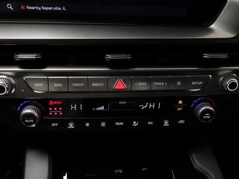 Used 2025 Kia Telluride LX image 11