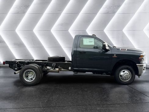 New 2026 RAM 3500 Tradesman w/ Chrome Appearance Group A AWD/4WD image 8