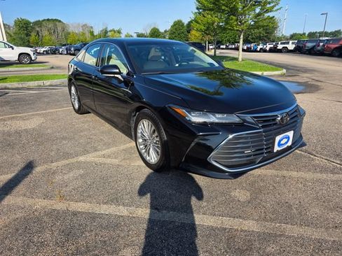 Used 2019 Toyota Avalon Limited w/ All Weather Liner Package FWD image 5